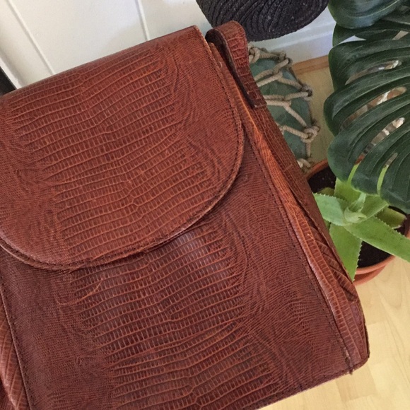 SAKS FIFTH AVENUE - Picture 4 of 6